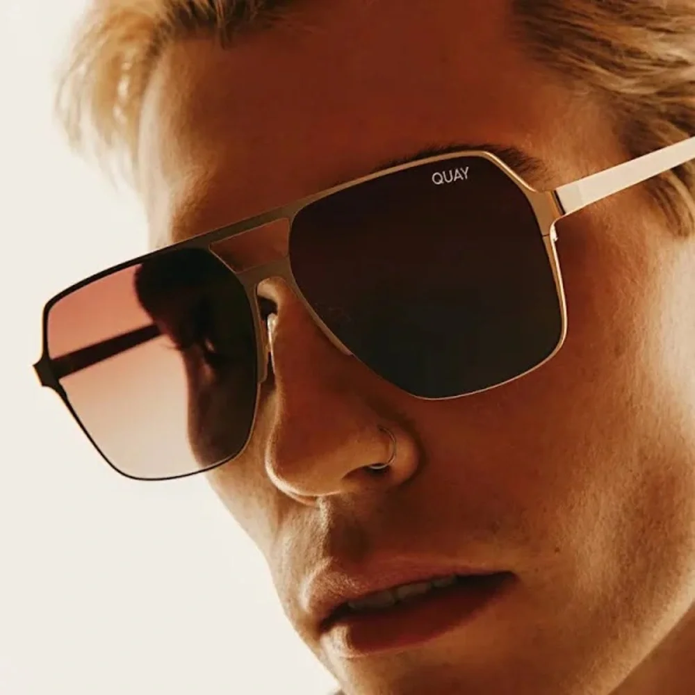 QUAY BACKSTAGE PASS SUNGLASSES